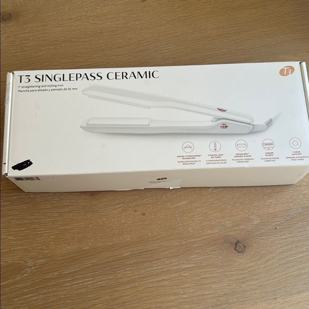 T3 Singlepass Ceramic 1” straightening and styling Iron, White, NWT Open box